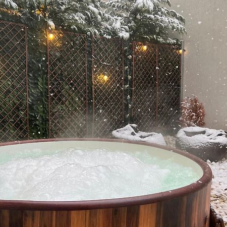 Апартаменти Downtown Hidden Garden With Jacuzzi In Бухарест Екстер'єр фото