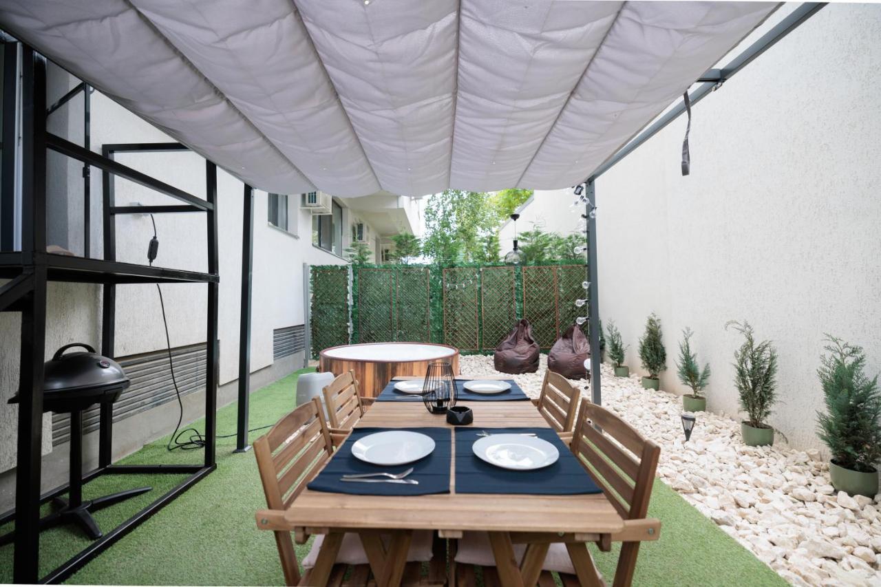 Апартаменти Downtown Hidden Garden With Jacuzzi In Бухарест Екстер'єр фото