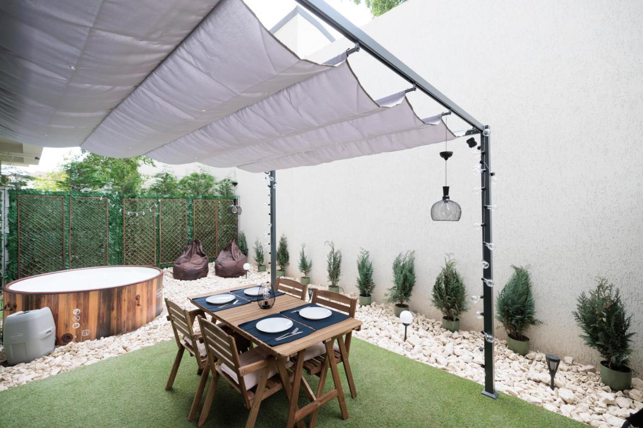 Апартаменти Downtown Hidden Garden With Jacuzzi In Бухарест Екстер'єр фото