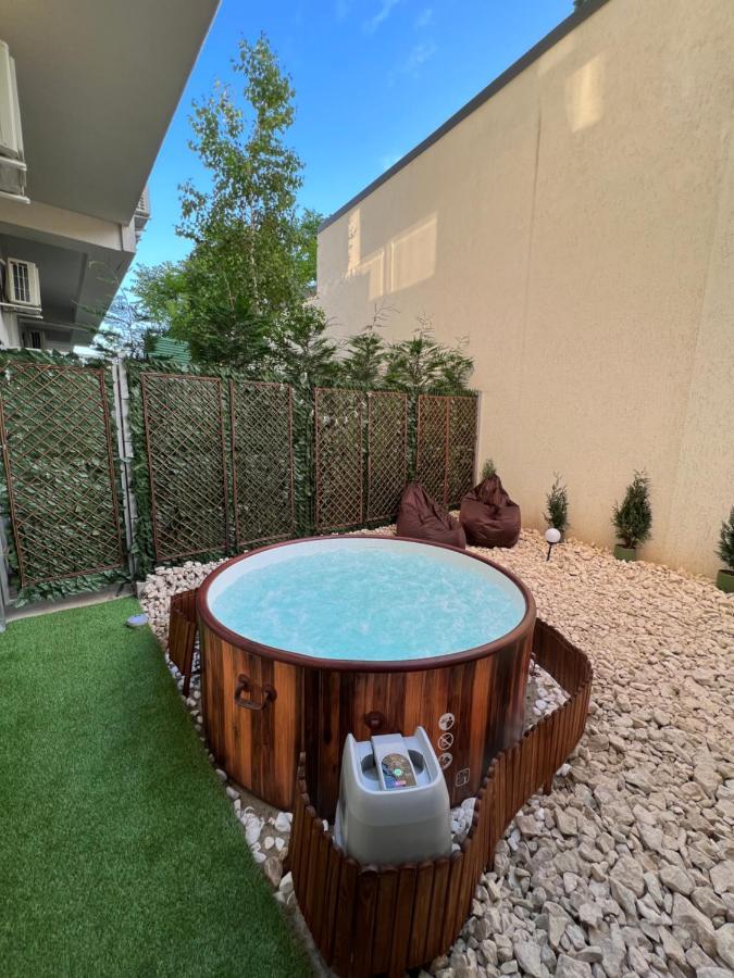 Апартаменти Downtown Hidden Garden With Jacuzzi In Бухарест Екстер'єр фото