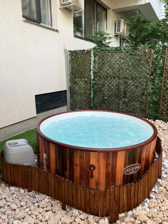 Апартаменти Downtown Hidden Garden With Jacuzzi In Бухарест Екстер'єр фото