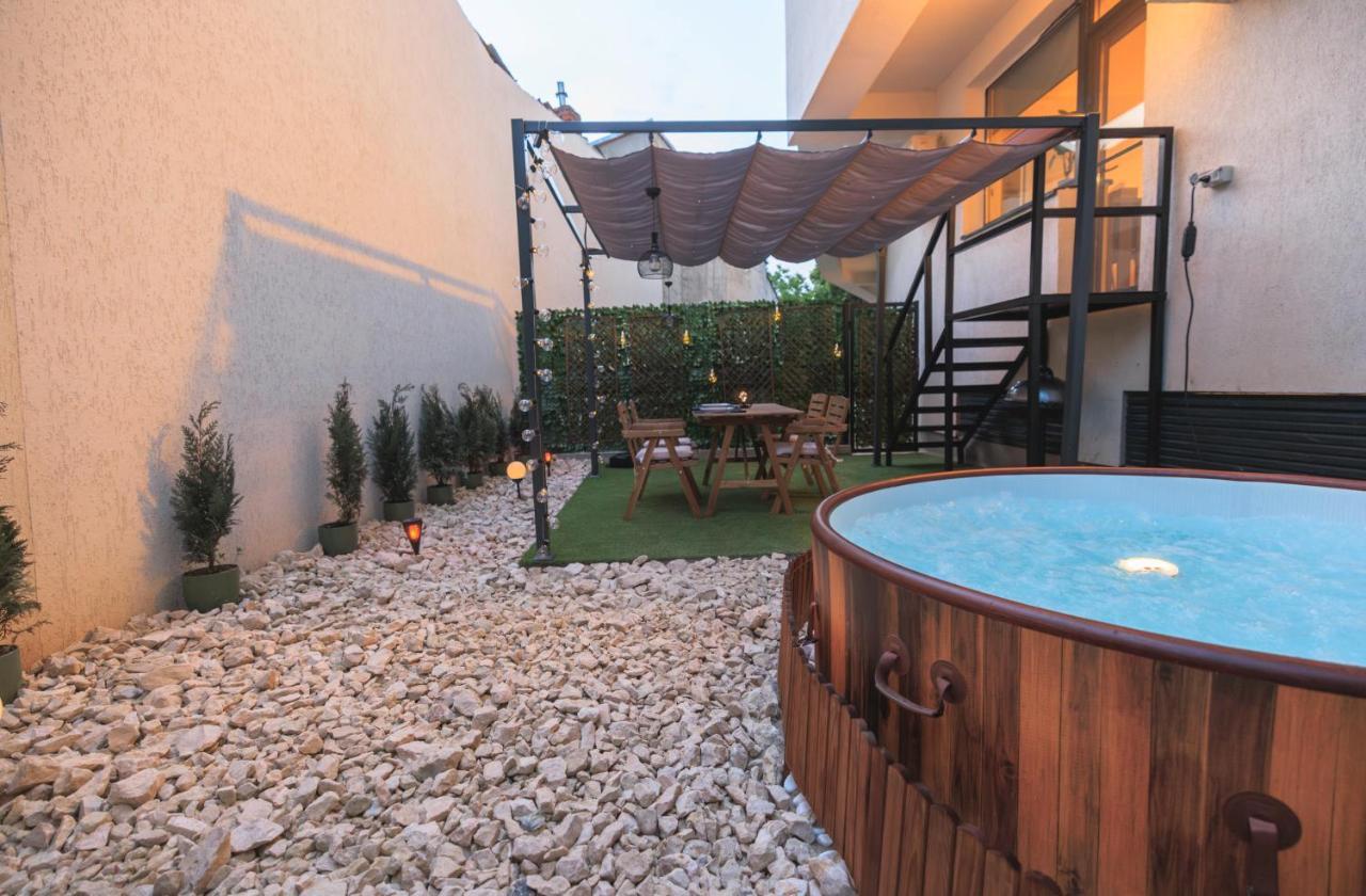 Апартаменти Downtown Hidden Garden With Jacuzzi In Бухарест Екстер'єр фото
