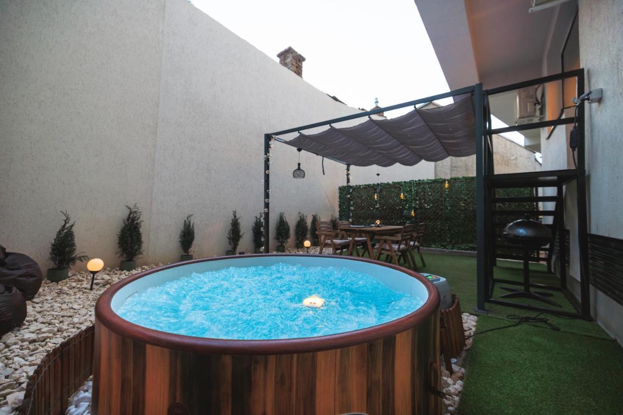 Апартаменти Downtown Hidden Garden With Jacuzzi In Бухарест Екстер'єр фото