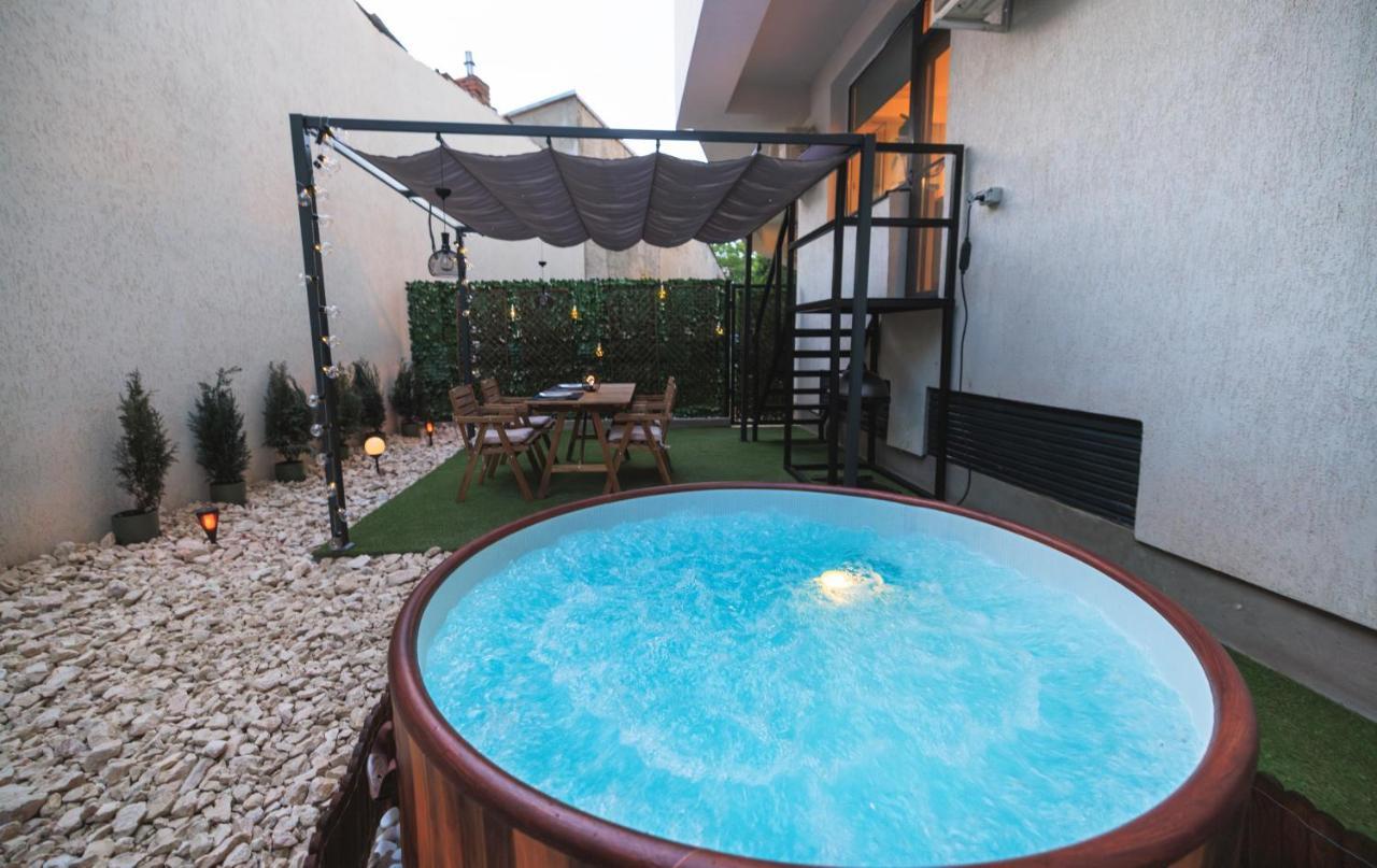 Апартаменти Downtown Hidden Garden With Jacuzzi In Бухарест Екстер'єр фото