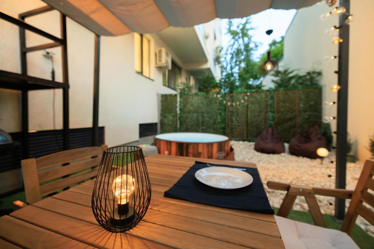 Апартаменти Downtown Hidden Garden With Jacuzzi In Бухарест Екстер'єр фото